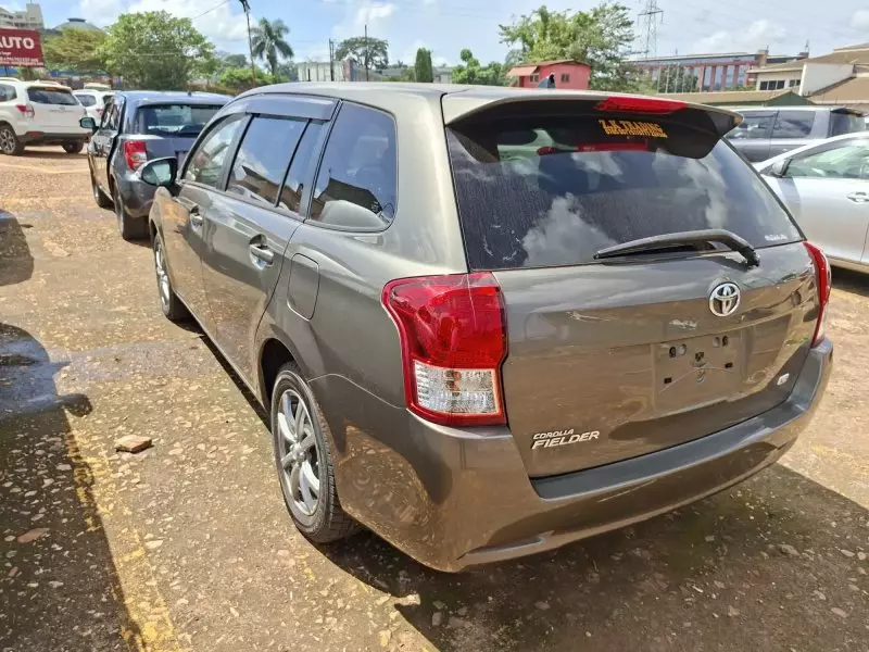 Toyota Fielder    - 2012