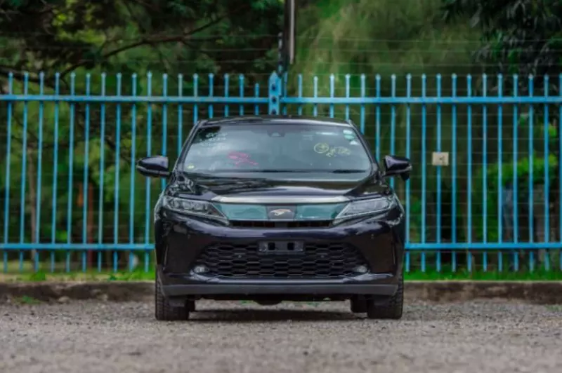 Toyota Harrier   - 2017