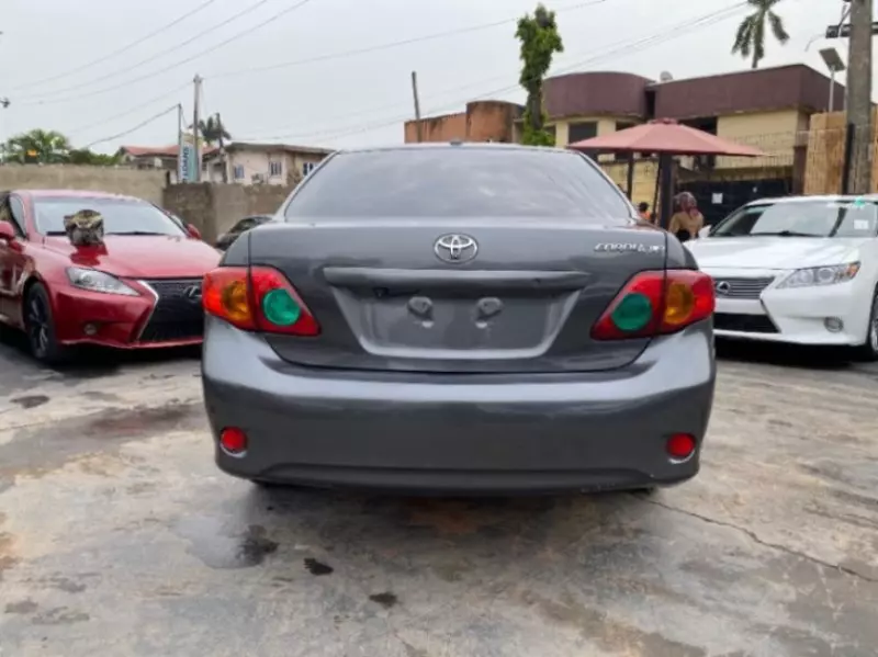 Toyota Corolla   - 2009
