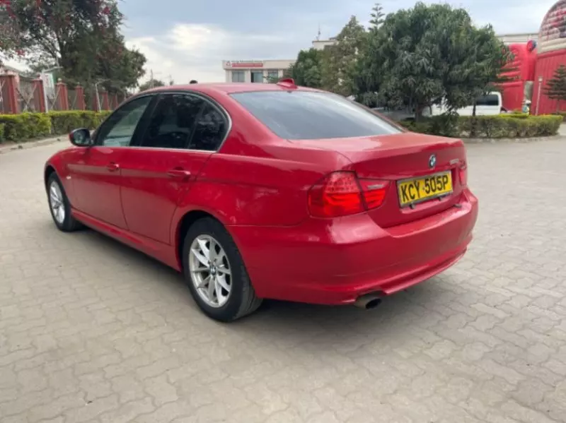 BMW 320i   - 2012
