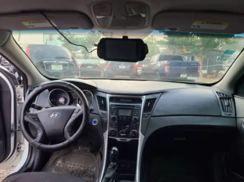 Hyundai Sonata   - 2011