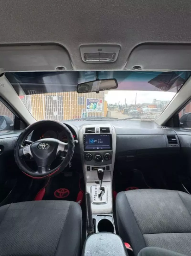 Toyota Corolla   - 2010