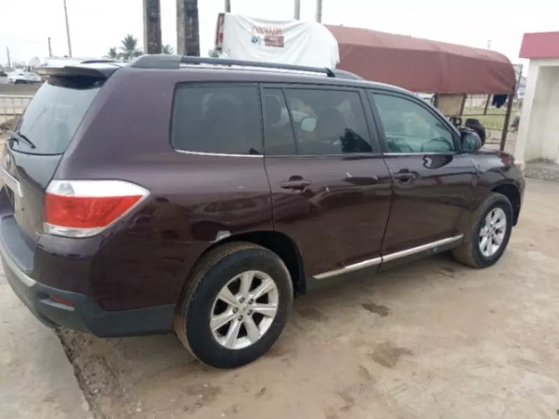 Toyota Highlander   - 2011