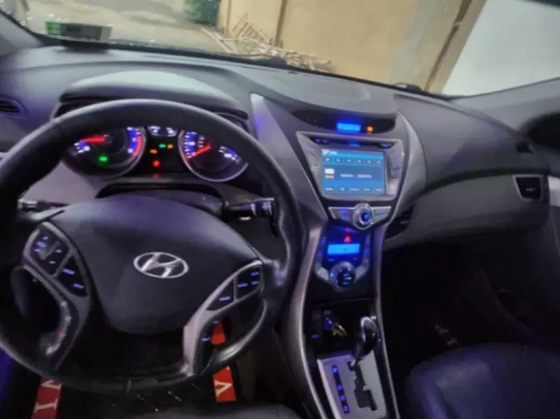 Hyundai Elantra   - 2013
