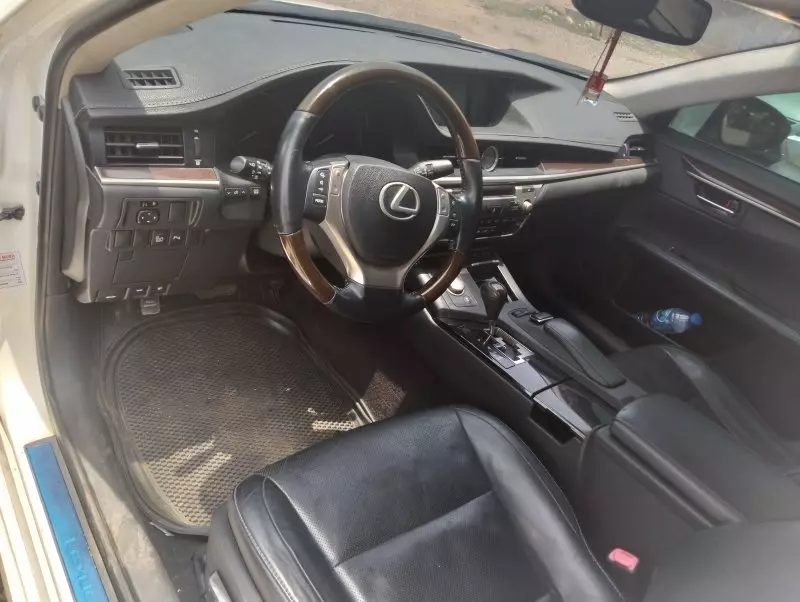 Lexus ES   - 2013