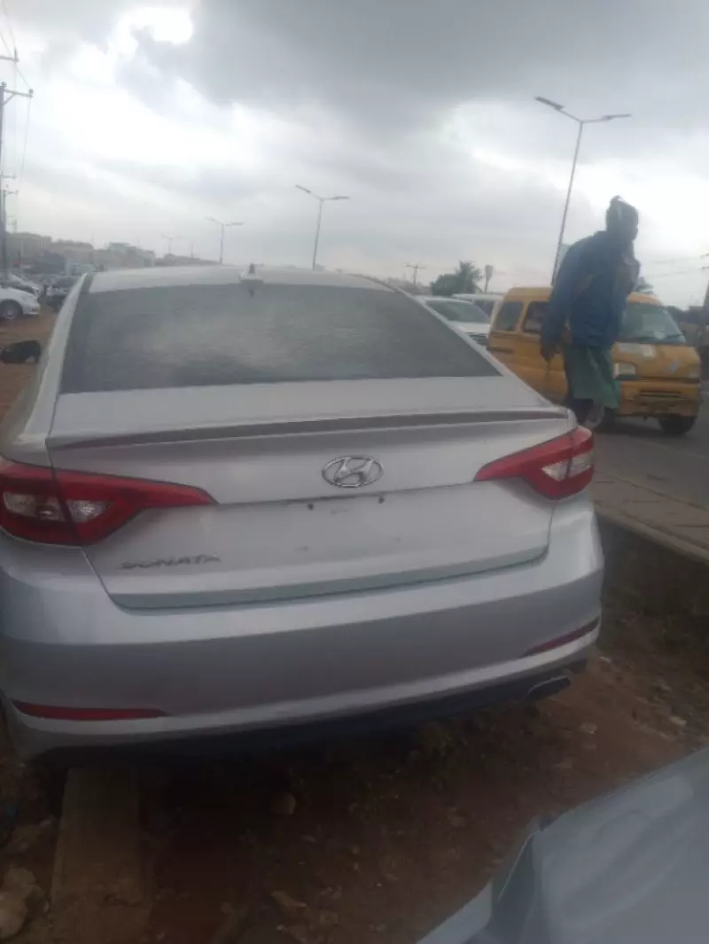 Hyundai Sonata   - 2015
