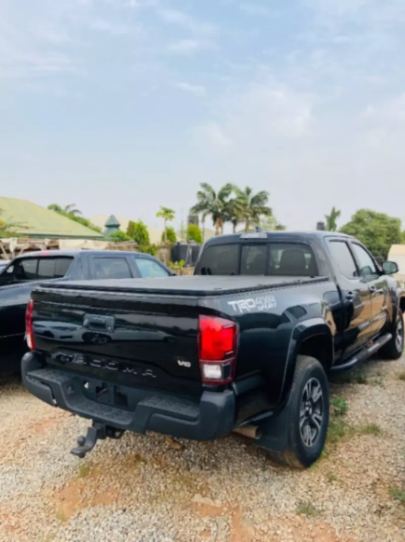 Toyota Tacoma   - 2018