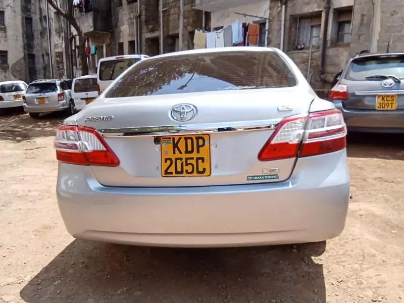 Toyota Premio    - 2015