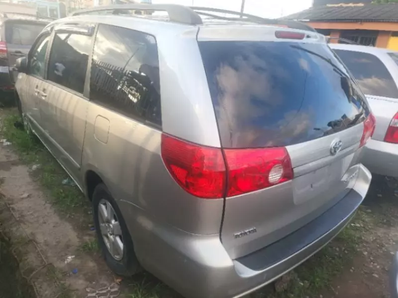 Toyota Sienna   - 2006