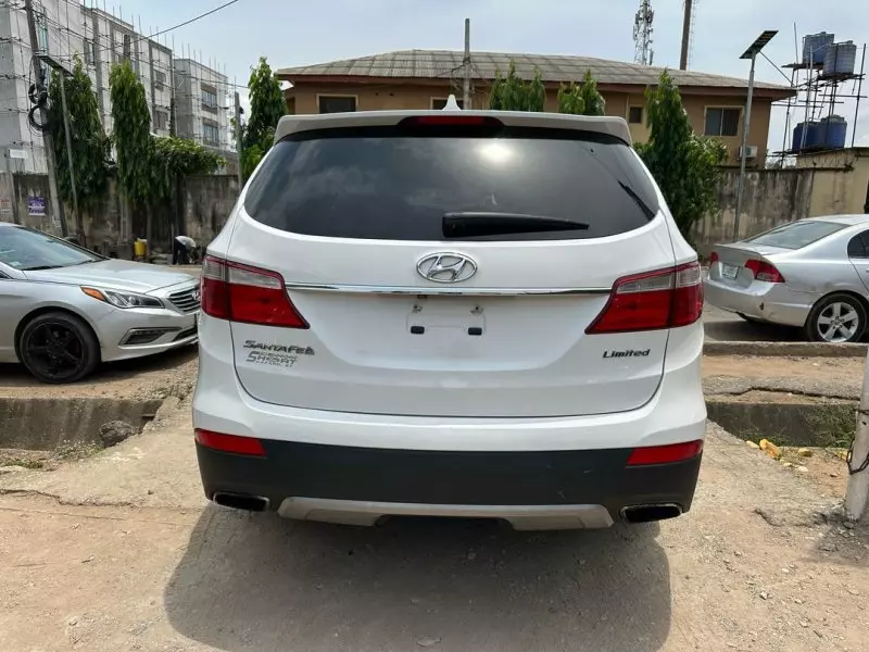 Hyundai Santa Fe   - 2014