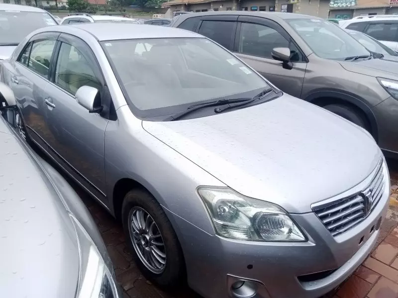 Toyota Premio    - 2012