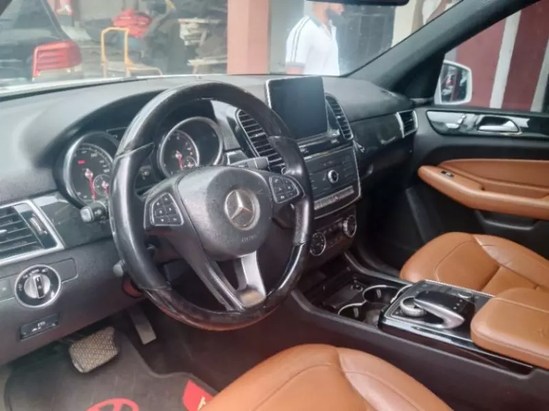 Mercedes-Benz GLE 350 - 2016