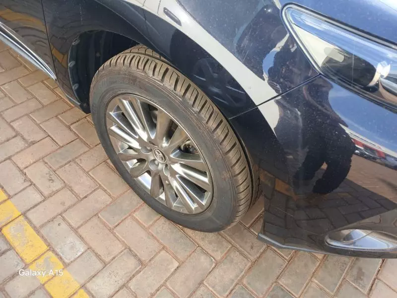 Toyota Harrier hybrid    - 2016