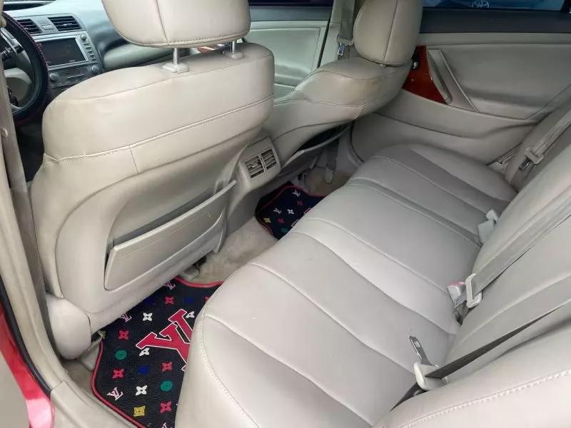 Toyota Camry   - 2010
