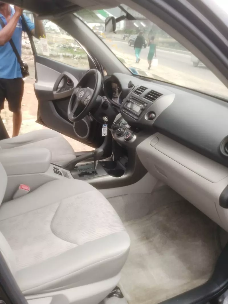 Toyota RAV 4   - 2013