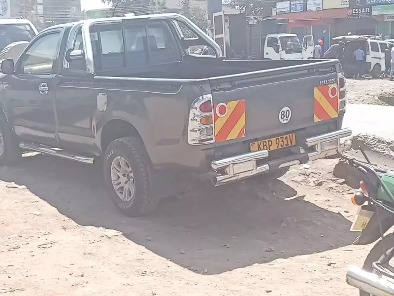 Toyota Hilux   - 2011
