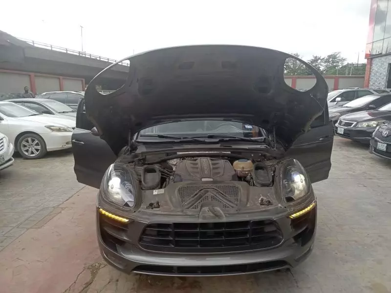 PORSCHE Macan   - 2018