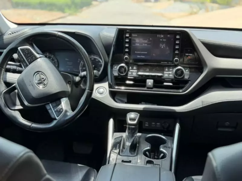 Toyota Highlander   - 2022