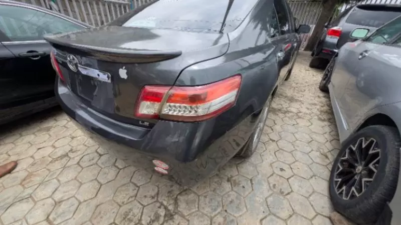 Toyota Camry   - 2009