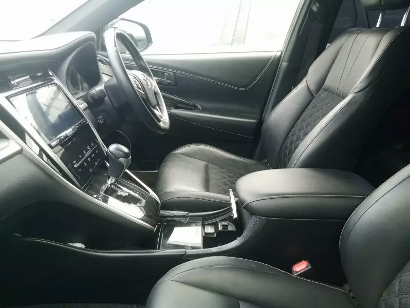 Toyota Harrier   - 2017
