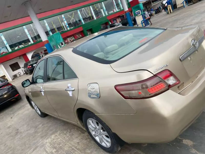 Toyota Camry   - 2010