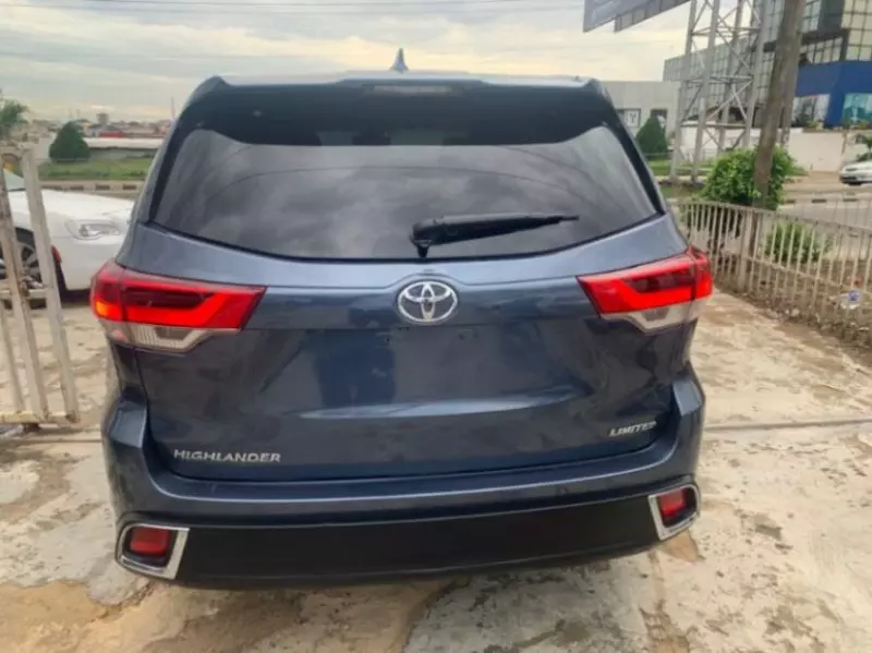 Toyota Highlander   - 2017