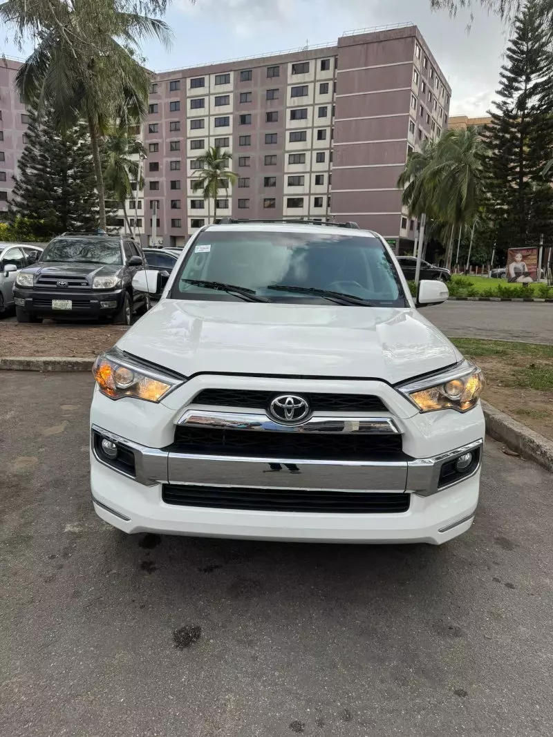 Toyota 4-Runner   - 2010