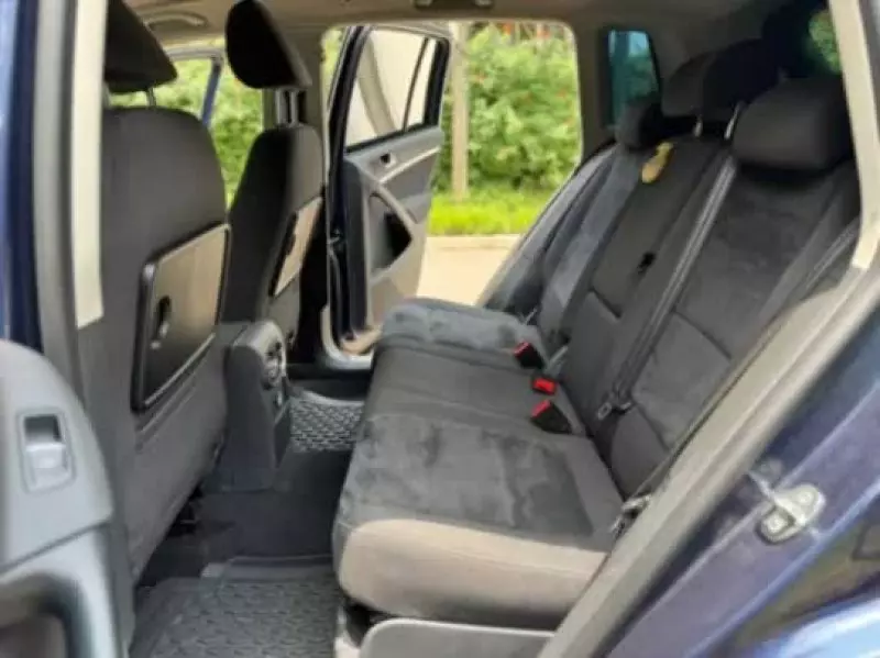 Volkswagen Tiguan   - 2012