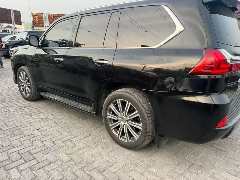 Lexus LX 570   - 2017