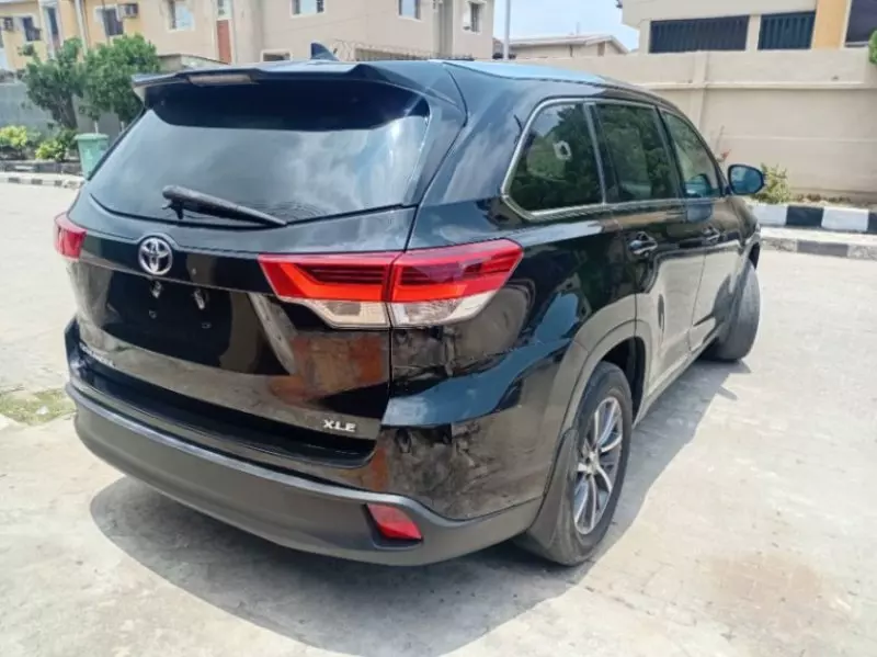 Toyota Highlander   - 2019