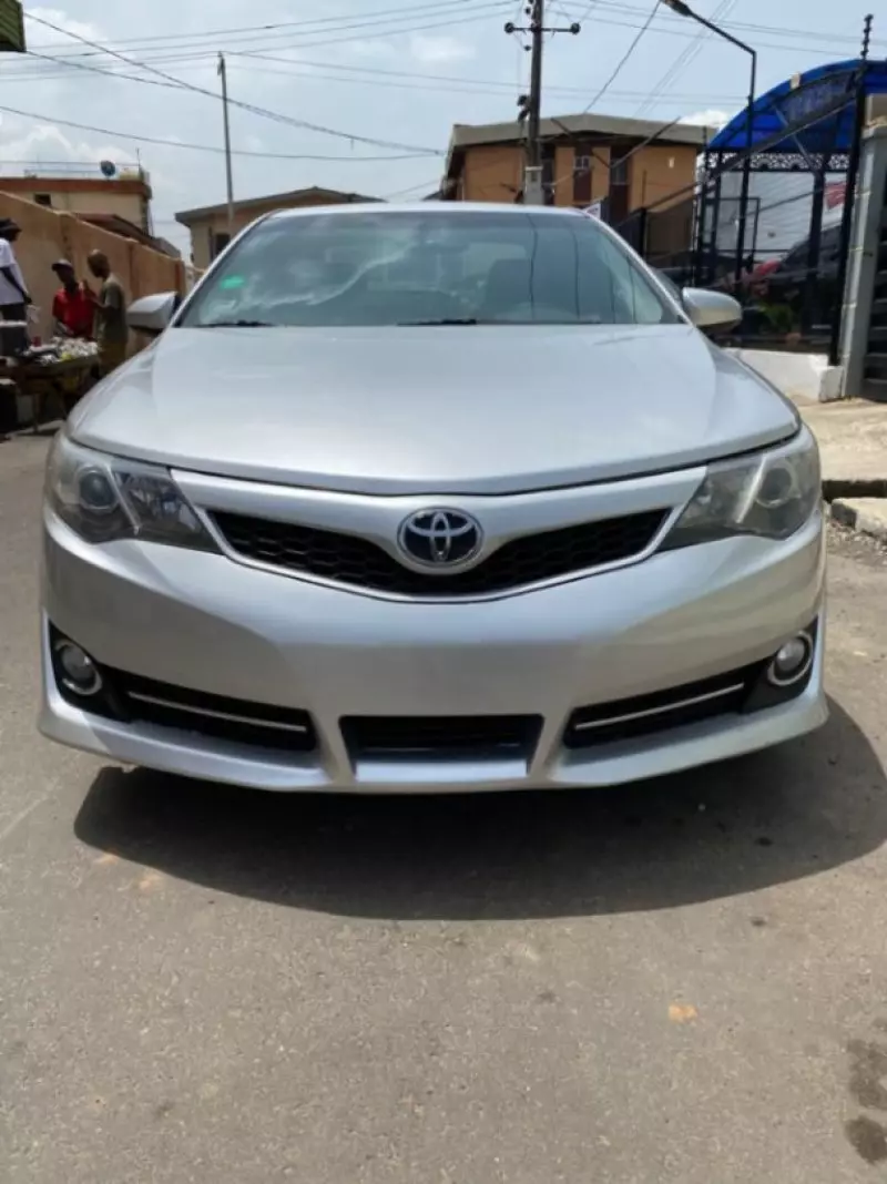 Toyota Camry   - 2012