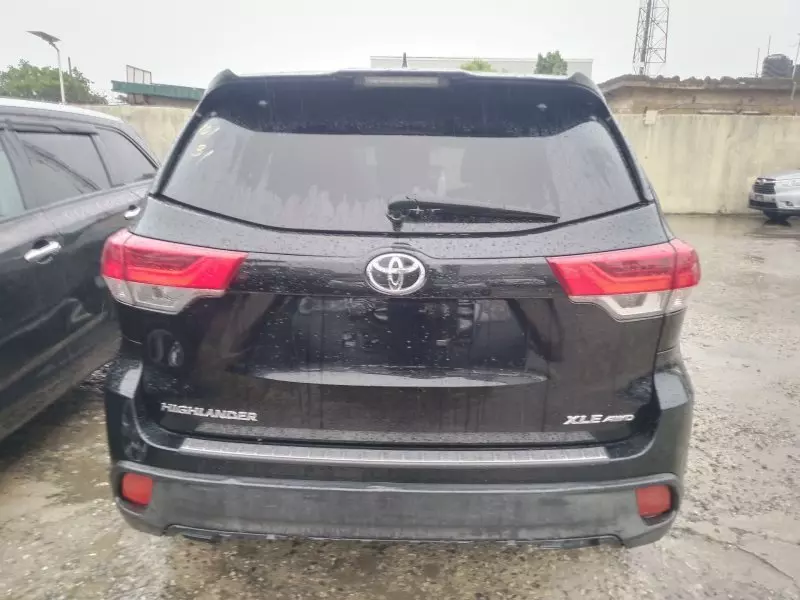 Toyota Highlander   - 2017
