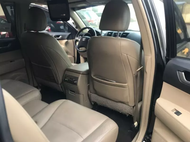 Toyota Highlander   - 2012