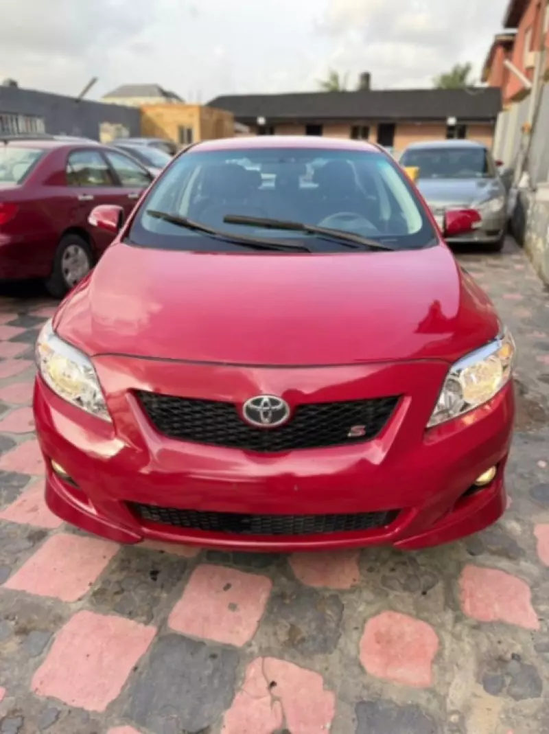 Toyota Corolla   - 2010