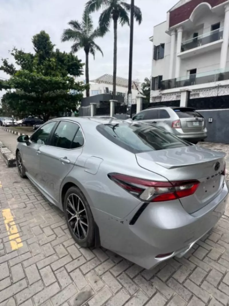 Toyota camry   - 2024