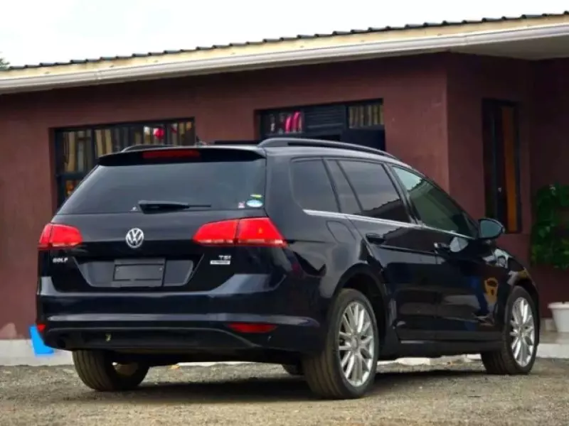 Volkswagen Golf   - 2016