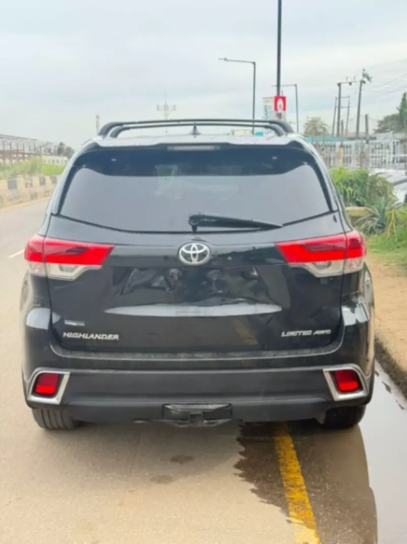 Toyota Highlander   - 2017