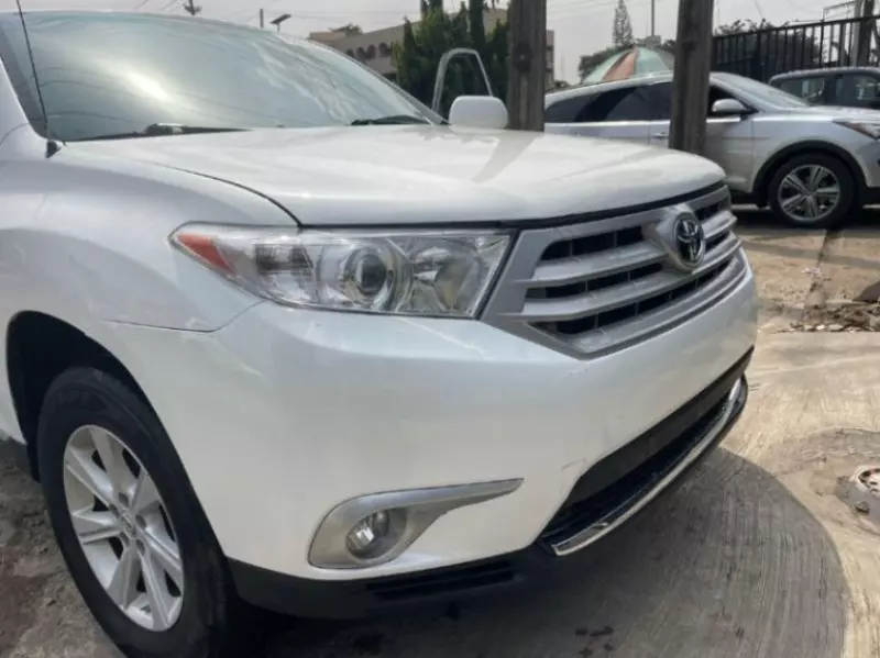 Toyota Highlander   - 2012