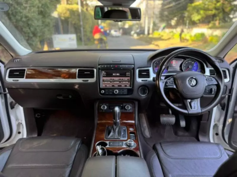 Volkswagen Touareg   - 2015