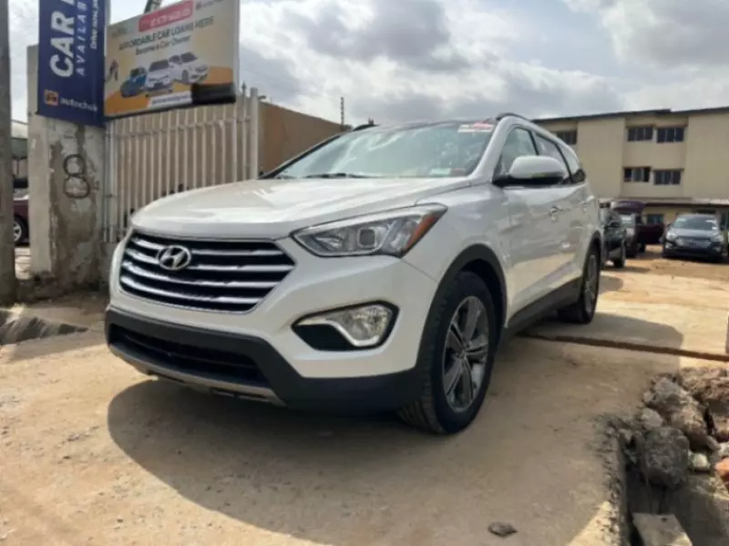 Hyundai Santa Fe   - 2013