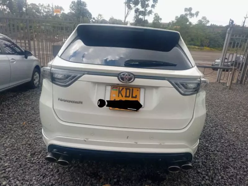 Toyota Harrier   - 2016