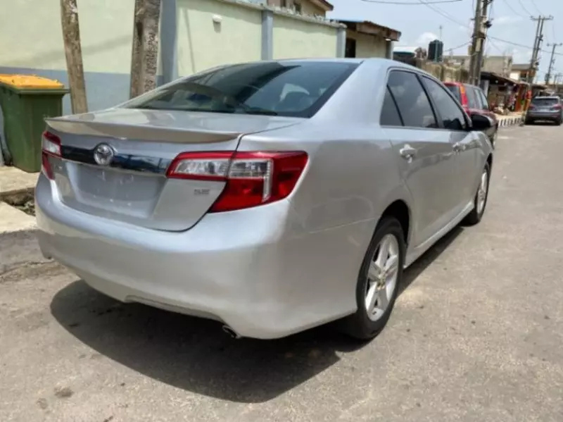 Toyota Camry   - 2012