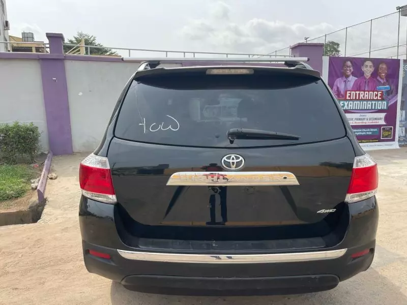 Toyota Highlander   - 2012