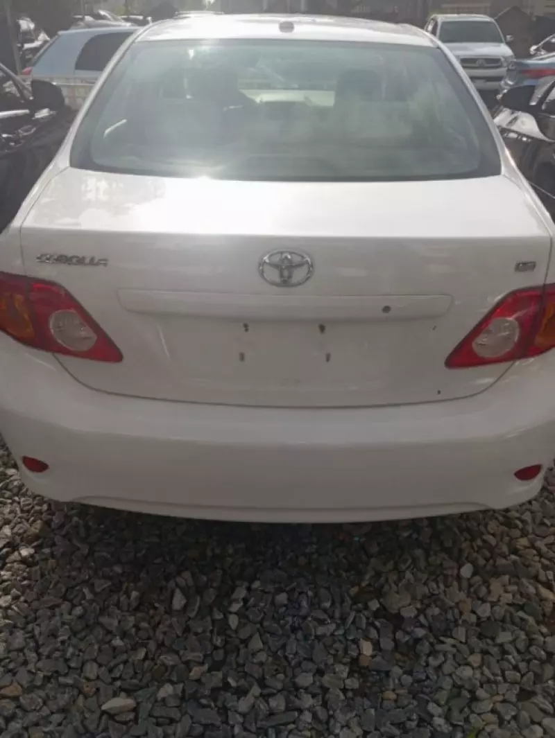 Toyota corolla   - 2009