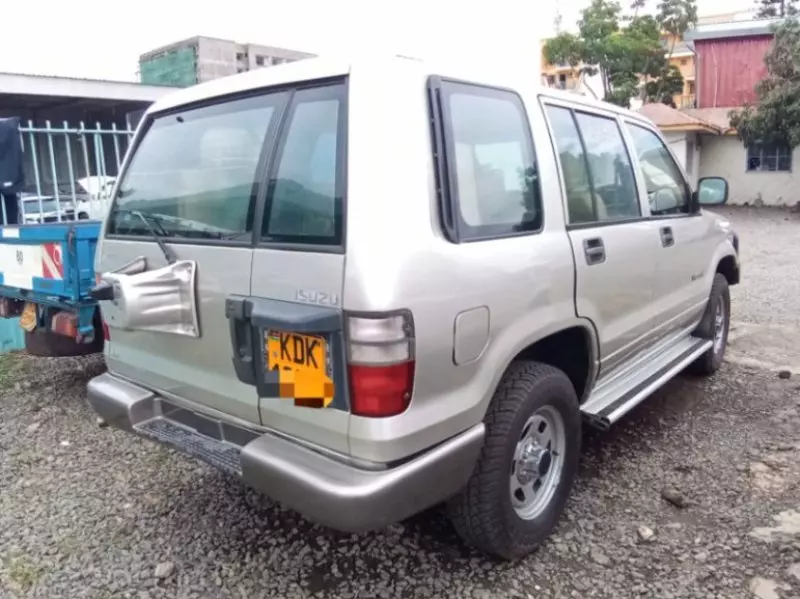 Isuzu Trooper   - 2005