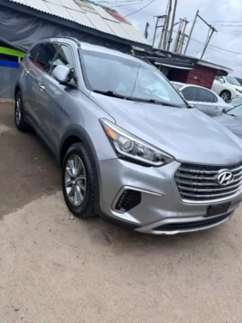 Hyundai Santa Fe   - 2017