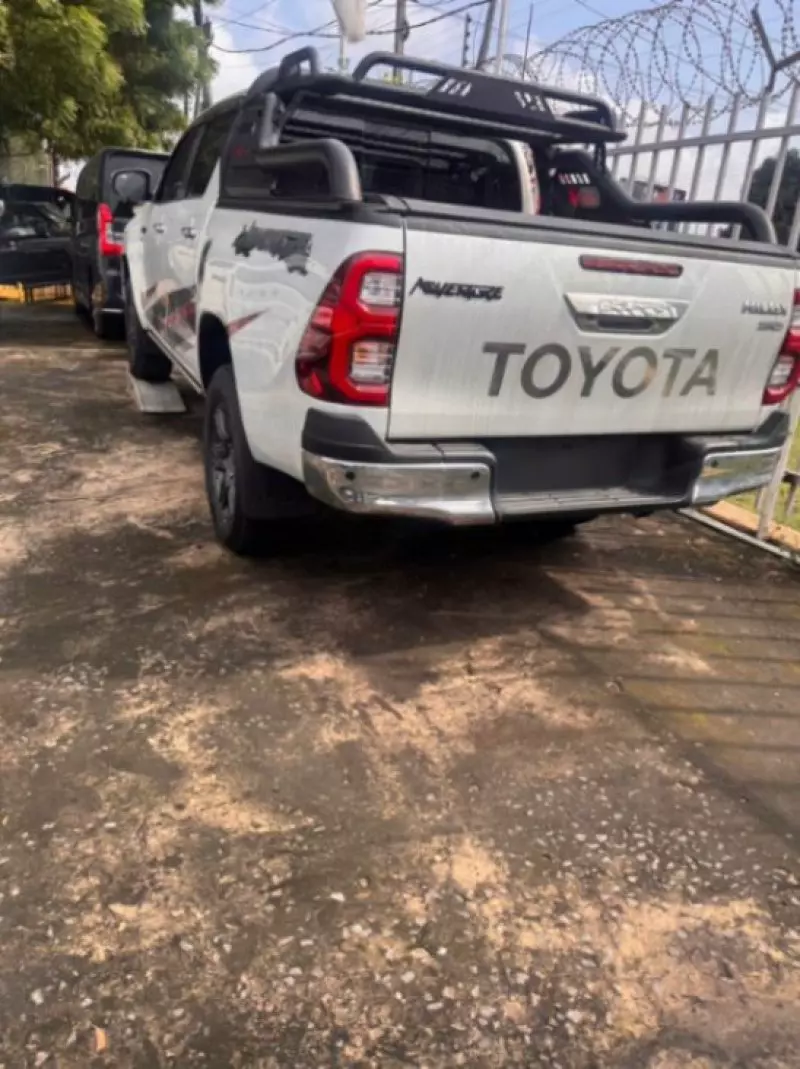 Toyota Hilux   - 2025