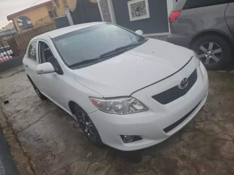 Toyota Corolla   - 2010