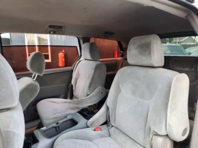 Toyota Sienna - 2010