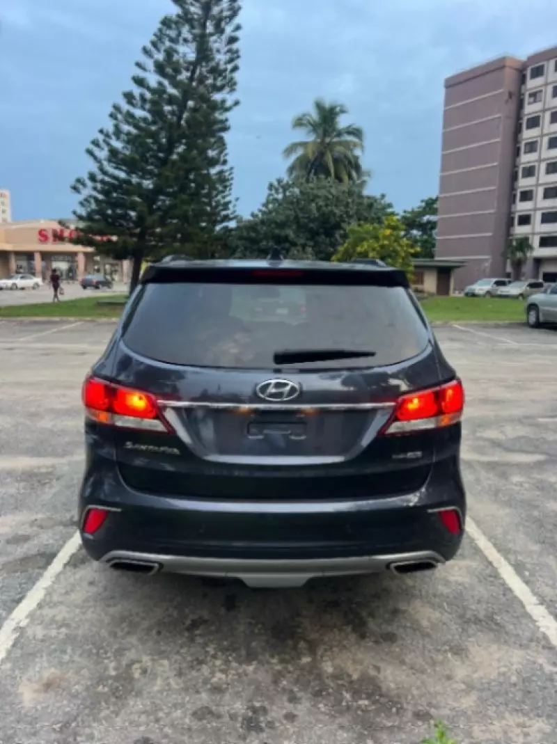 Hyundai Santa Fe   - 2017